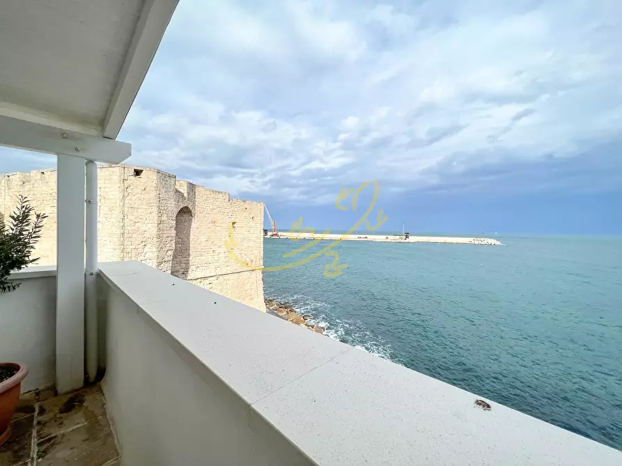 Immagine 9 di Appartamento in vendita  in Largo Castello a Monopoli
