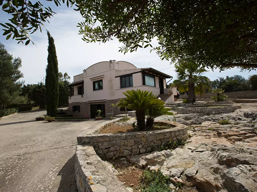Immagine 1 di Villa in vendita  in contrada fiorentino a Ostuni