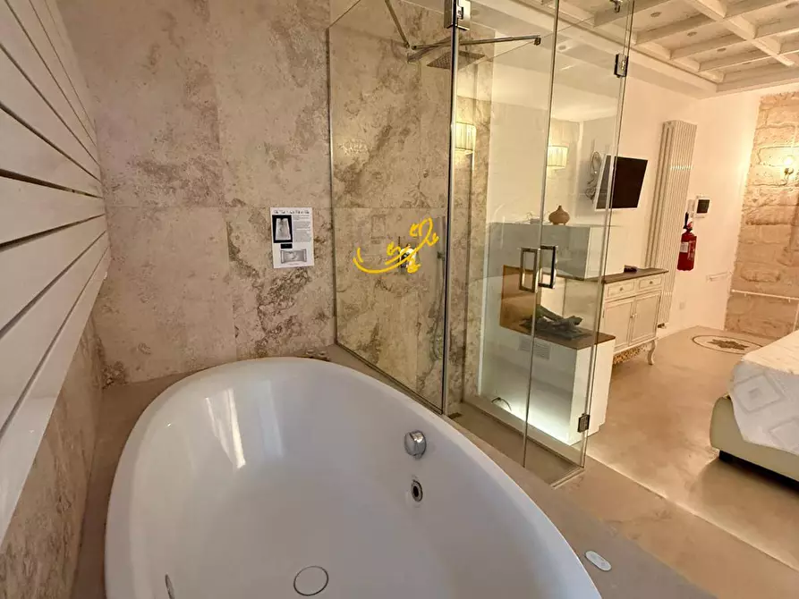 Immagine 10 di Residence in vendita  in Largo S. Angelo a Monopoli