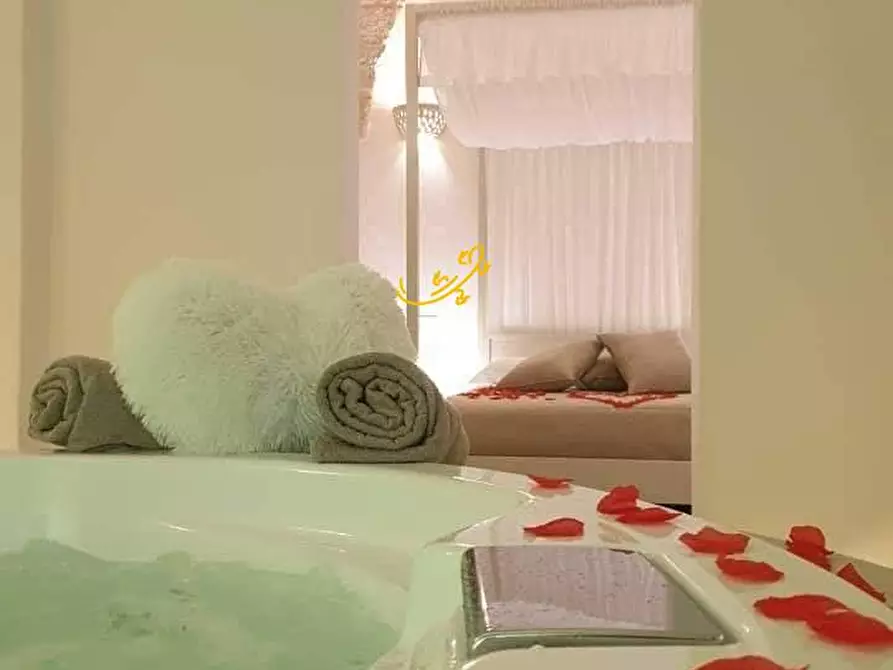 Immagine 1 di Residence in vendita  in Via Roma a Fasano