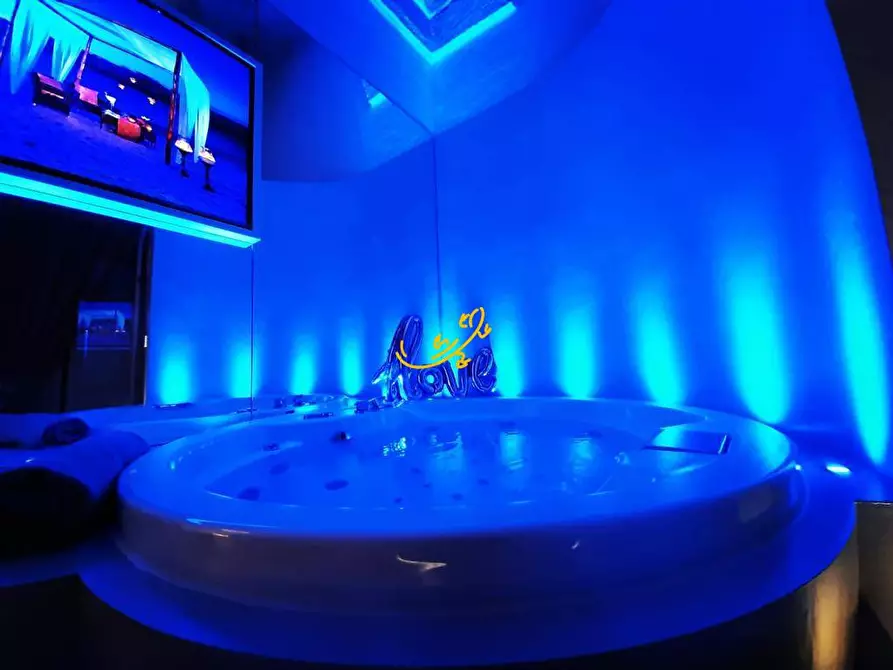 Immagine 4 di Residence in vendita  in Via Roma a Fasano