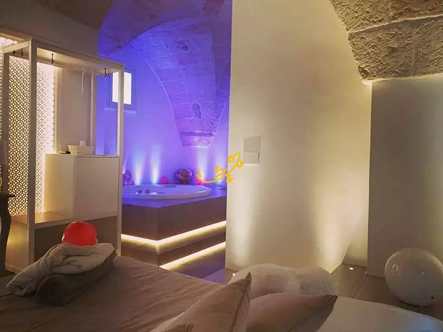 Immagine 10 di Residence in vendita  in Via Roma a Fasano