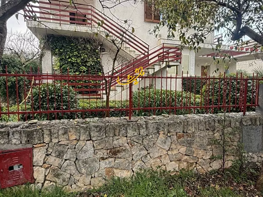 Immagine 2 di Villa in vendita  in Piazza Luigi Pirandello a Alberobello