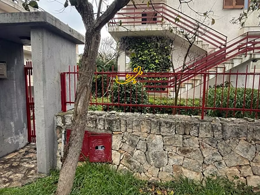 Immagine 1 di Villa in vendita  in Piazza Luigi Pirandello a Alberobello