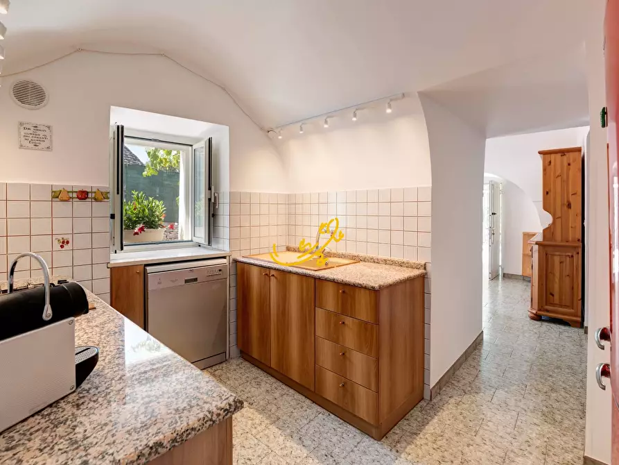 Immagine 5 di Baita in vendita  in S. C. 69-1 C. da Mancini a Locorotondo