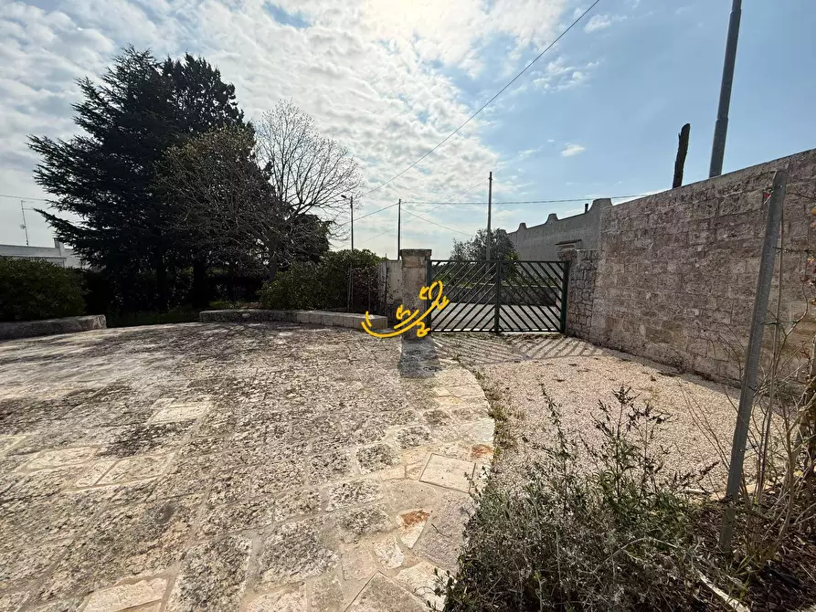 Immagine 31 di Baita in vendita  in STRADA COMUNALE 198-4 C. da Pellegrini a Locorotondo