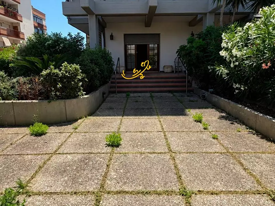 Immagine 2 di Villa in vendita  in Via Arenazza a Monopoli