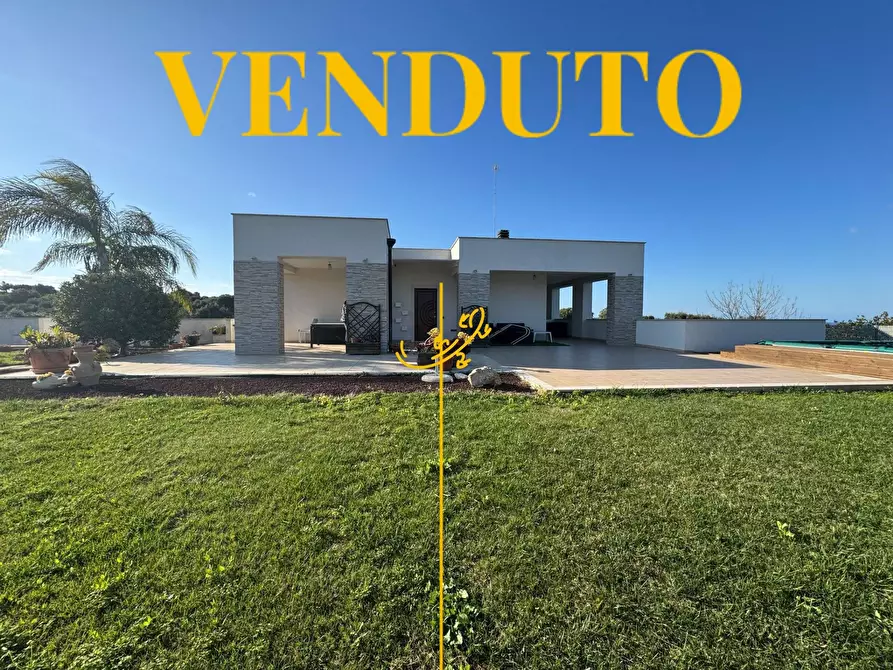 Immagine 1 di Villa in vendita  in Via Conversano a Polignano A Mare