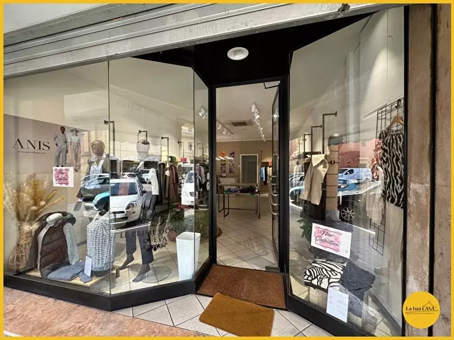 Immagine 12 di Locale commerciale in affitto  a Molinella