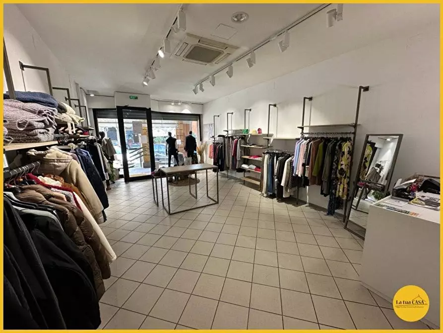 Immagine 15 di Locale commerciale in affitto  a Molinella