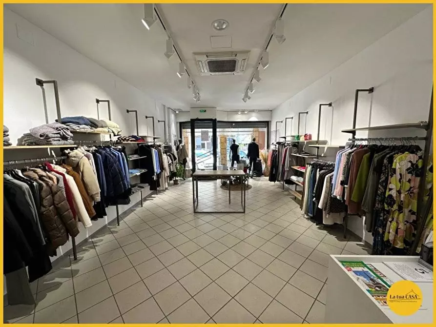 Immagine 17 di Locale commerciale in affitto  a Molinella