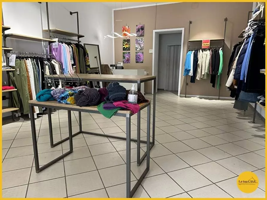 Immagine 19 di Locale commerciale in affitto  a Molinella