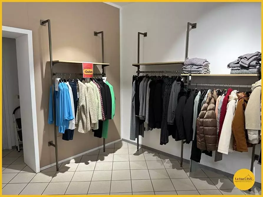 Immagine 22 di Locale commerciale in affitto  a Molinella