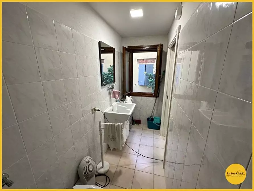 Immagine 29 di Locale commerciale in affitto  a Molinella