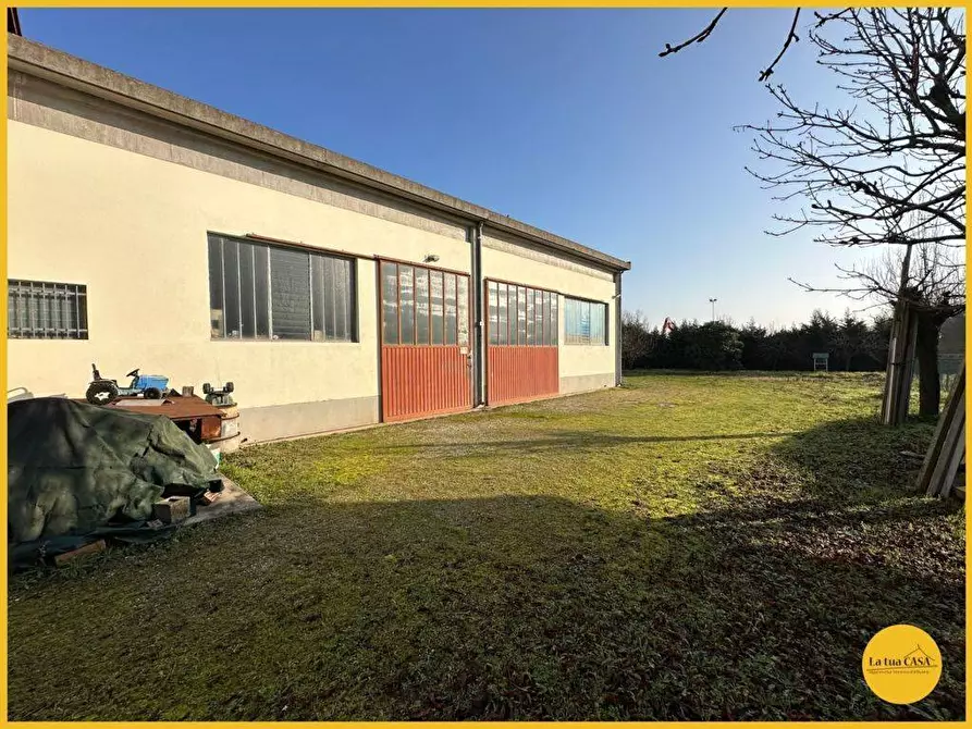 Immagine 55 di Villetta a schiera in vendita  a Molinella