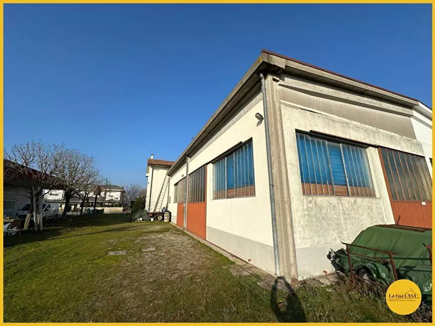 Immagine 61 di Villetta a schiera in vendita  a Molinella