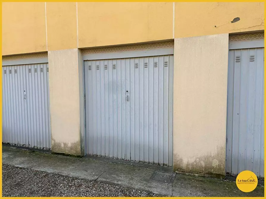 Immagine 21 di Box auto in vendita  a Molinella