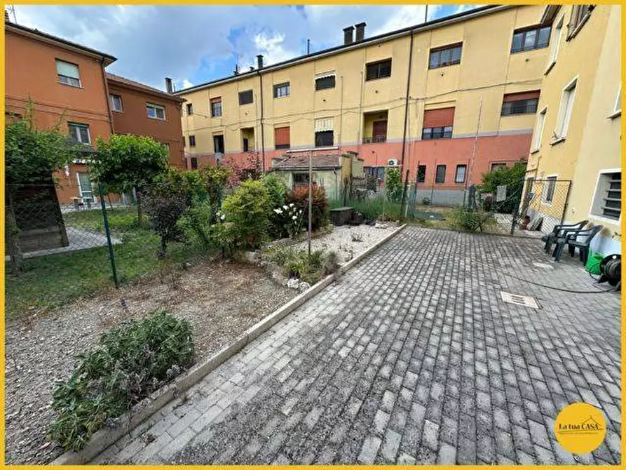 Immagine 11 di Villetta a schiera in vendita  a Molinella