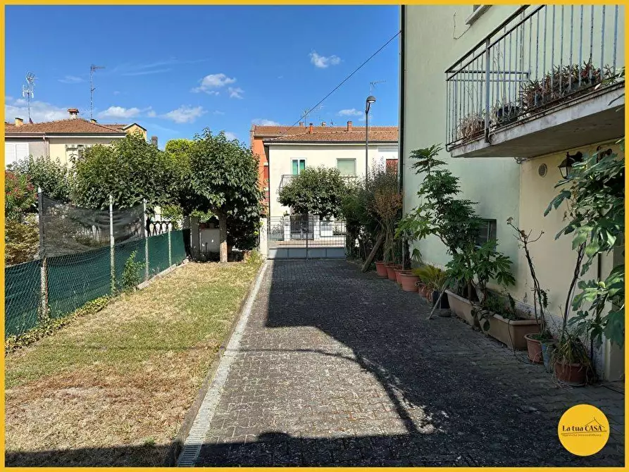 Immagine 13 di Villetta a schiera in vendita  a Molinella