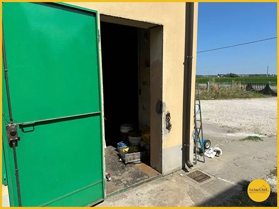 Immagine 17 di Capannone industriale in vendita  a Molinella