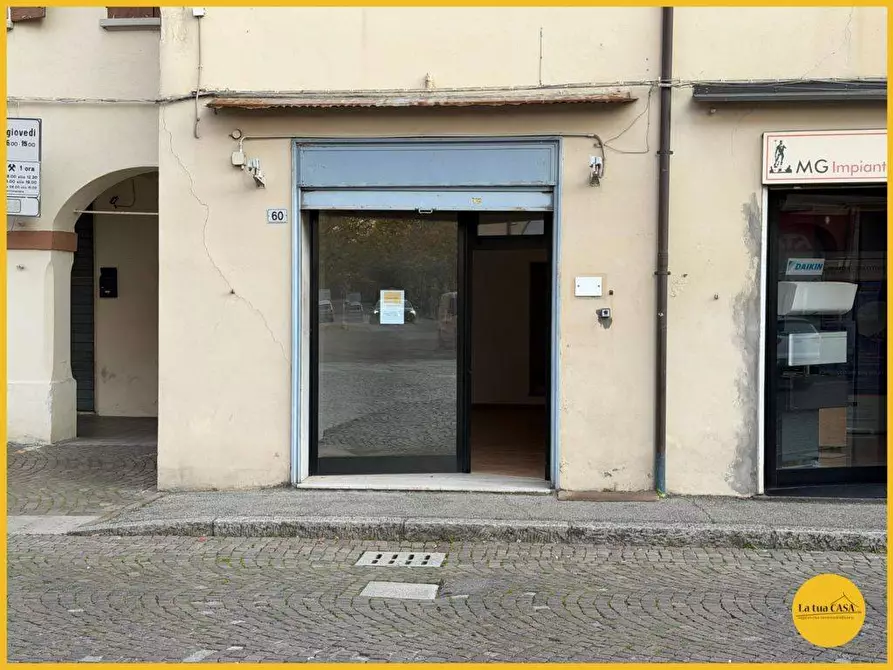 Immagine 8 di Locale commerciale in affitto  a Molinella