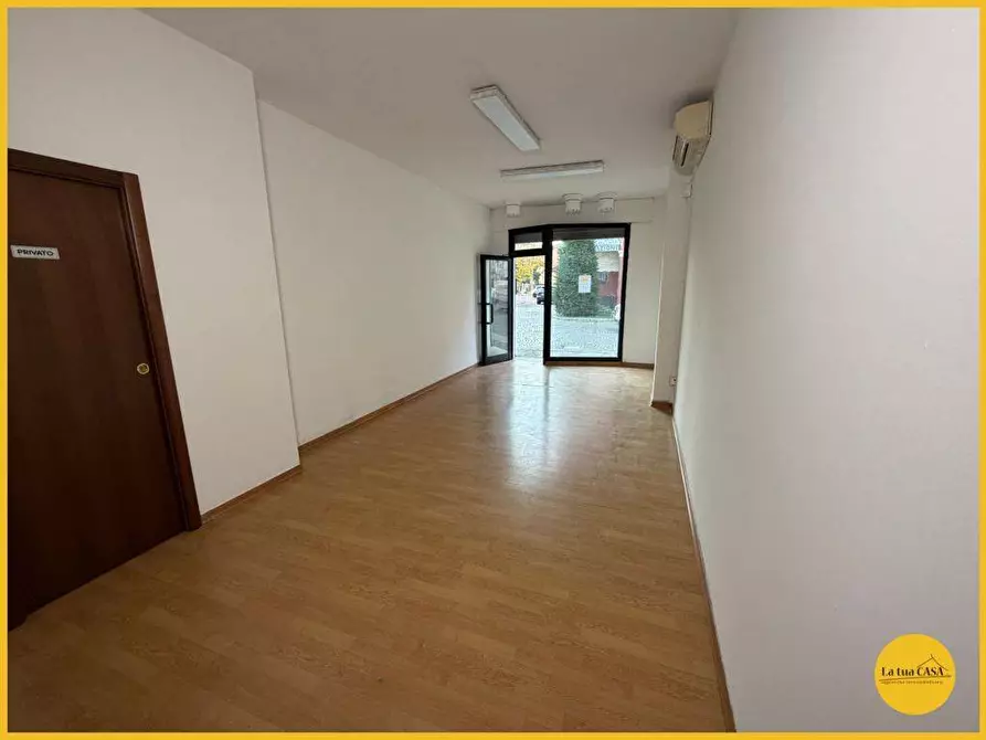 Immagine 11 di Locale commerciale in affitto  a Molinella
