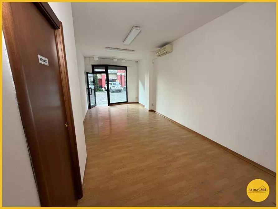 Immagine 12 di Locale commerciale in affitto  a Molinella