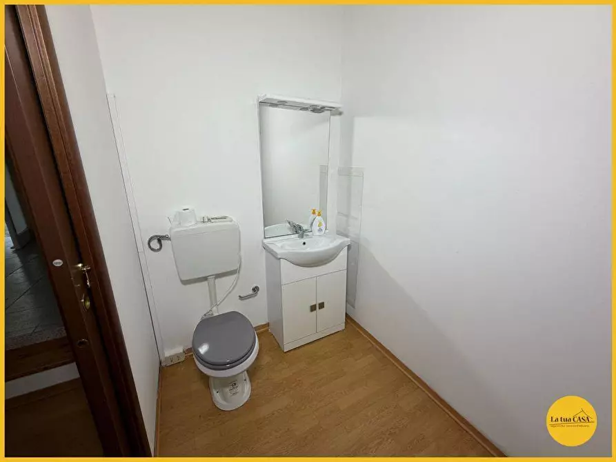 Immagine 14 di Locale commerciale in affitto  a Molinella