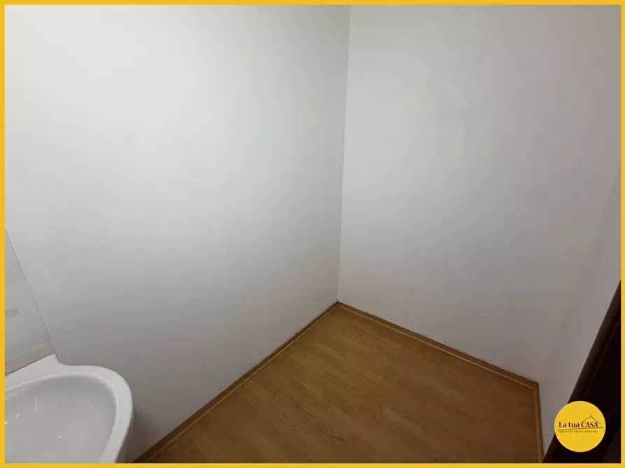 Immagine 16 di Locale commerciale in affitto  a Molinella