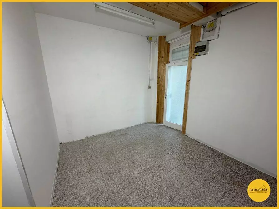 Immagine 18 di Locale commerciale in affitto  a Molinella