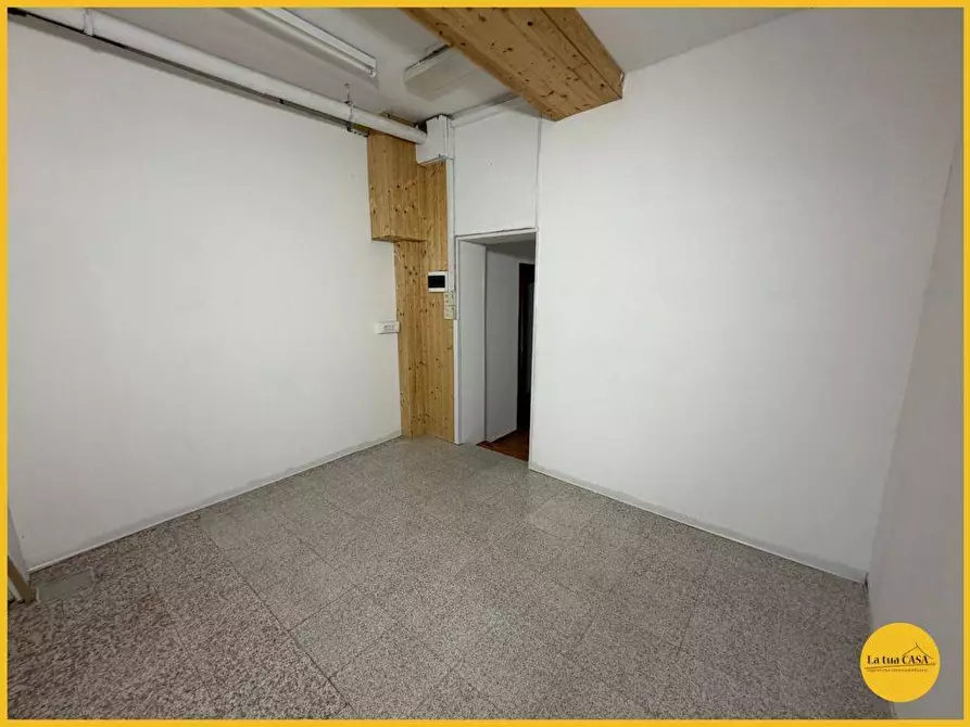 Immagine 19 di Locale commerciale in affitto  a Molinella