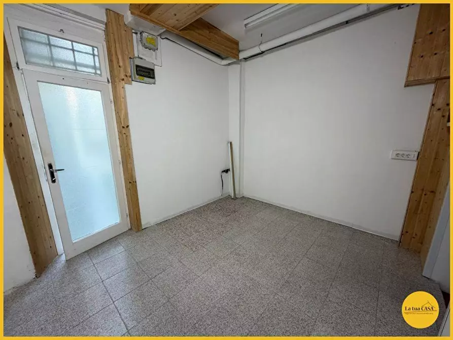 Immagine 20 di Locale commerciale in affitto  a Molinella