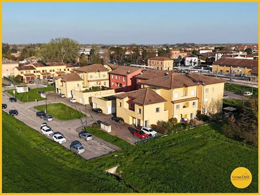 Immagine 2 di Appartamento in vendita  in Via Orlana Fallaci 27 a Molinella