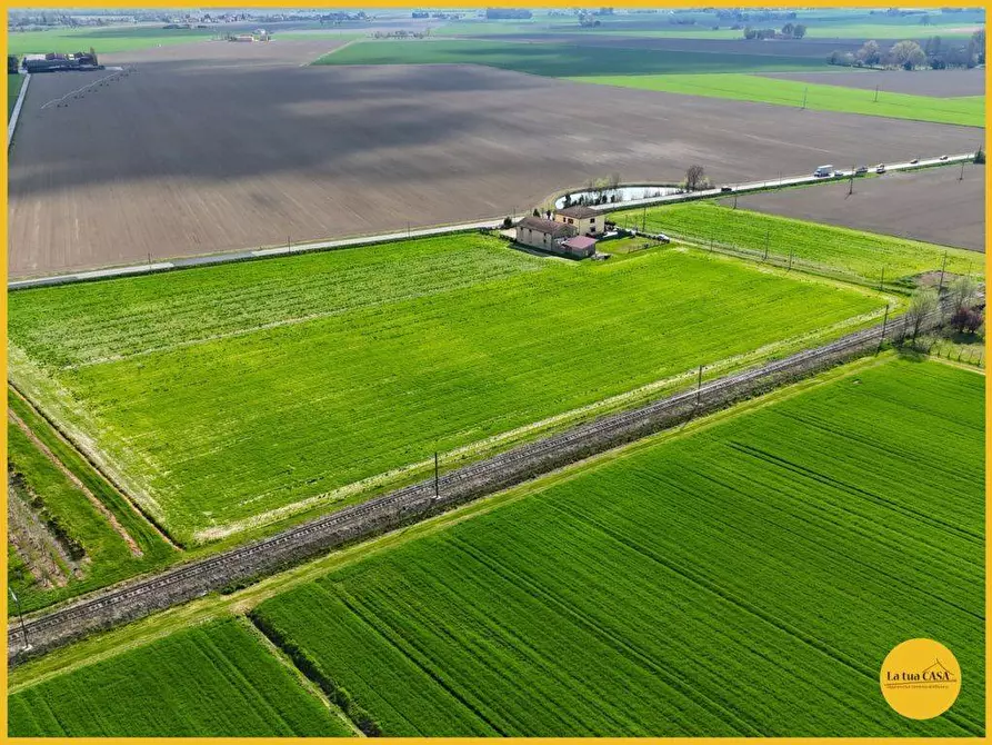 Immagine 10 di Terreno agricolo in vendita  in via canale 10 a Molinella
