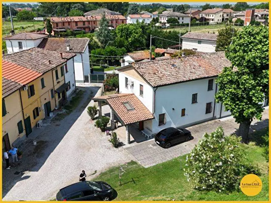Immagine 1 di Villetta a schiera in vendita  in Via Confine Inferiore 141 - 143 a Molinella