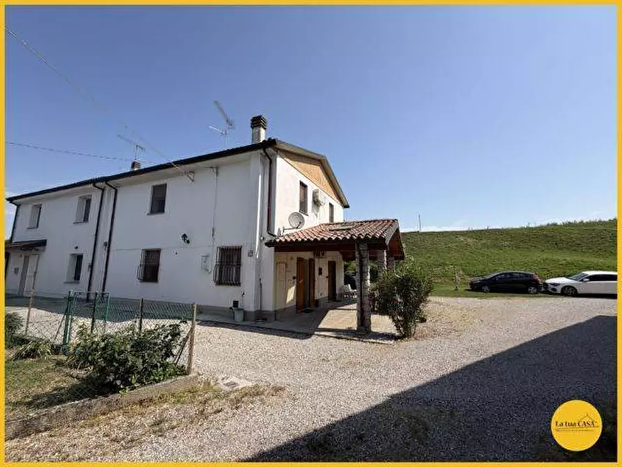 Immagine 8 di Villetta a schiera in vendita  in Via Confine Inferiore 141 - 143 a Molinella