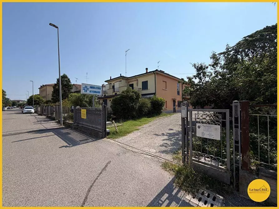 Immagine 12 di Locale commerciale in vendita  in Via dell'Unità 14 a Molinella