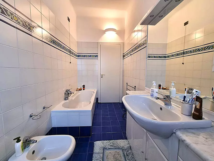 Immagine 12 di Appartamento in vendita  in Via Nicolò Saccone a Finale Ligure