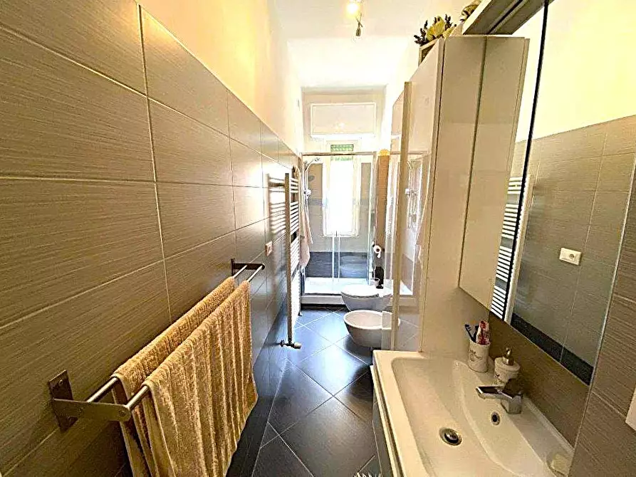 Immagine 5 di Appartamento in vendita  in Via Giuseppe Cesare Abba a Finale Ligure