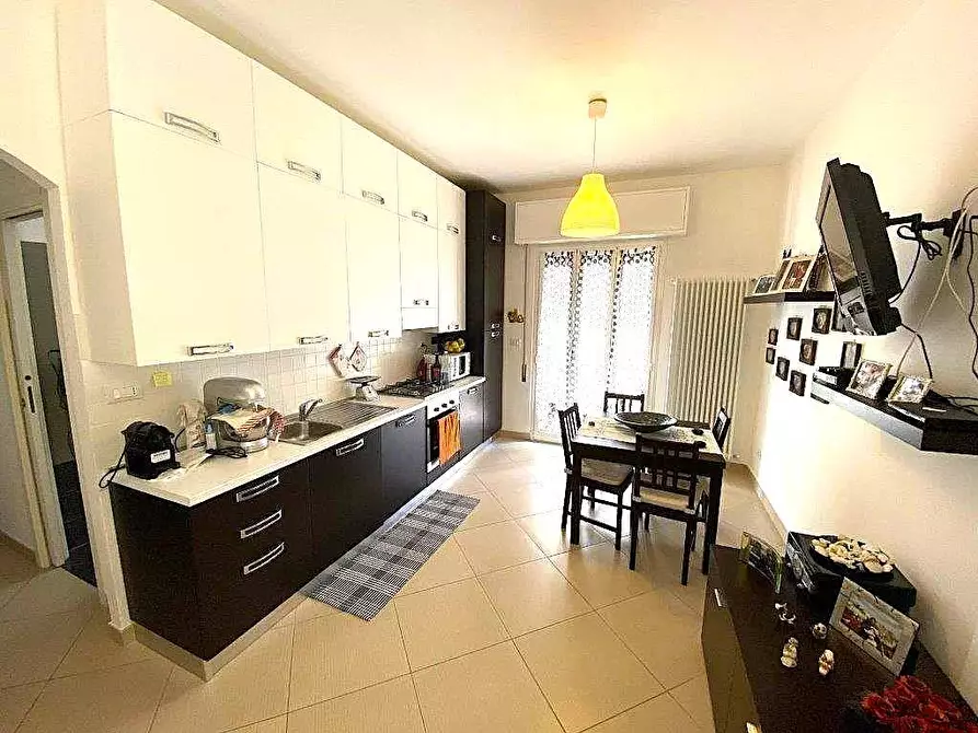 Immagine 3 di Appartamento in vendita  in Via Giuseppe Cesare Abba a Finale Ligure