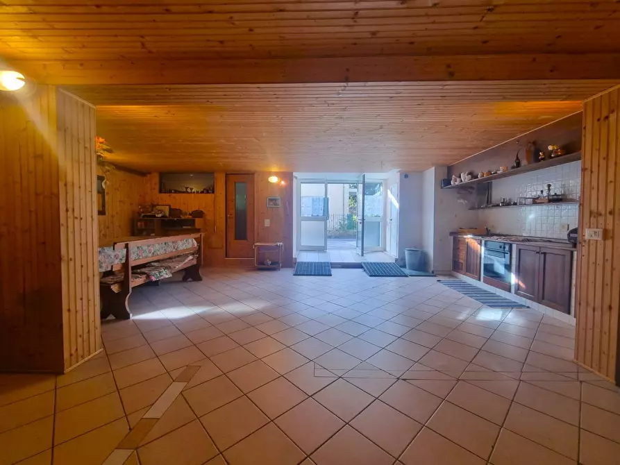 Immagine 25 di Appartamento in vendita  in Via Silvio Pellico 19 a Finale Ligure