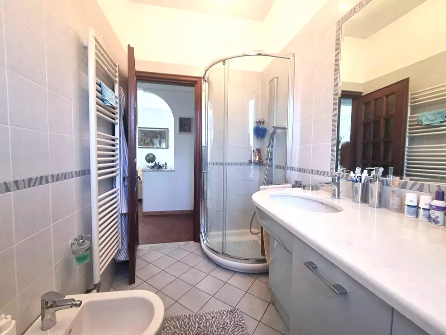 Immagine 15 di Appartamento in vendita  in Via Silvio Pellico 19 a Finale Ligure