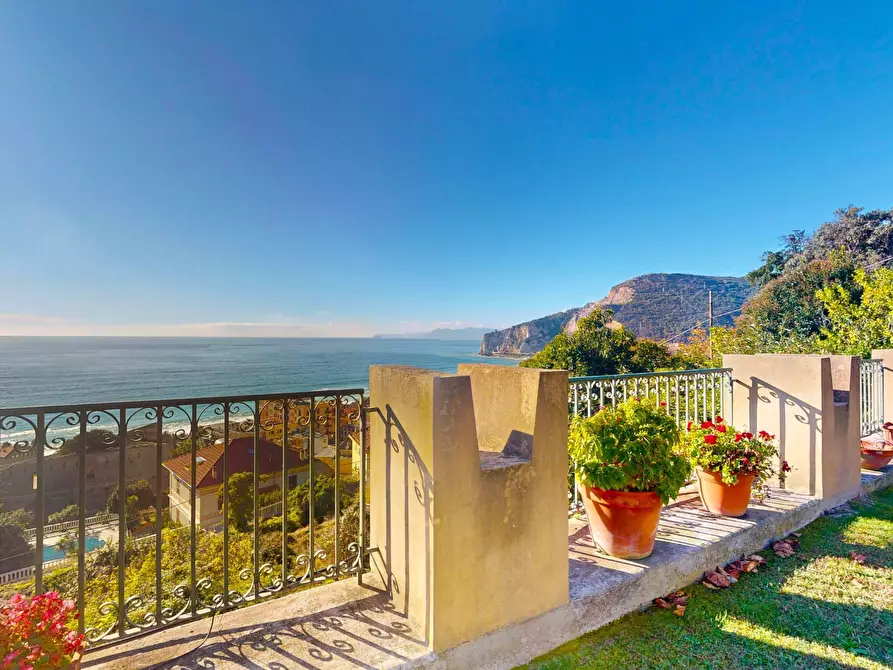 Immagine 9 di Appartamento in vendita  in Via Belvedere a Finale Ligure