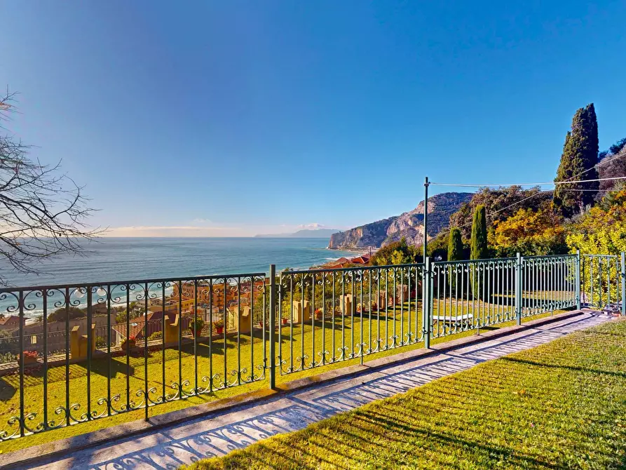 Immagine 18 di Appartamento in vendita  in Via Belvedere a Finale Ligure