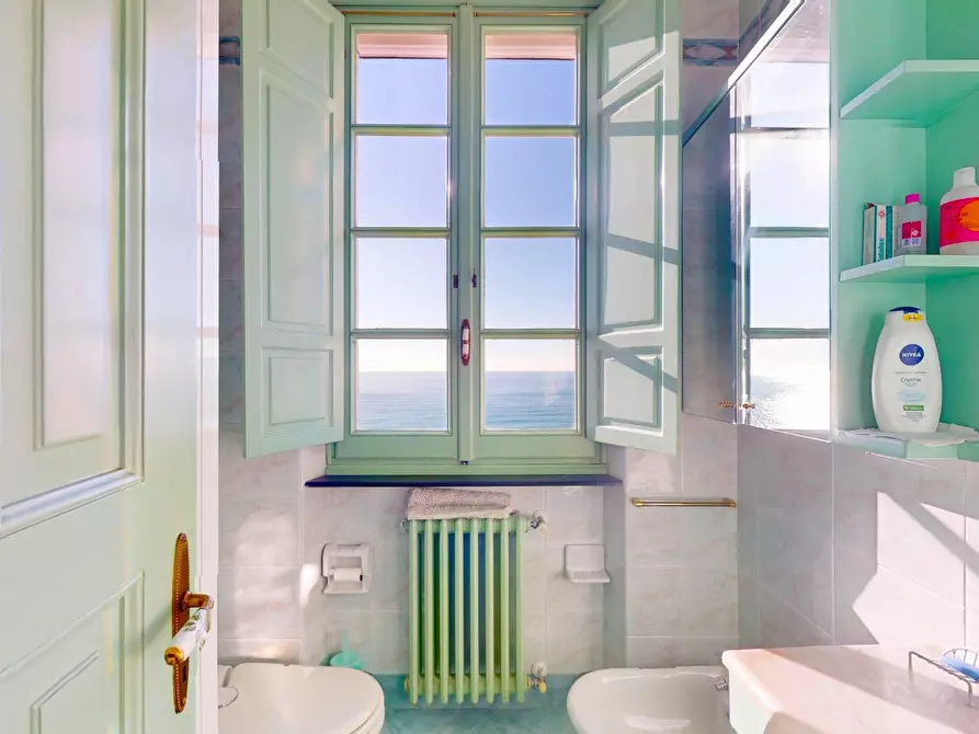 Immagine 48 di Appartamento in vendita  in Via Belvedere a Finale Ligure