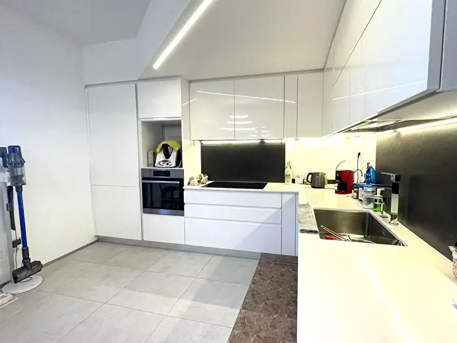 Immagine 5 di Appartamento in vendita  in Via Brunenghi a Finale Ligure