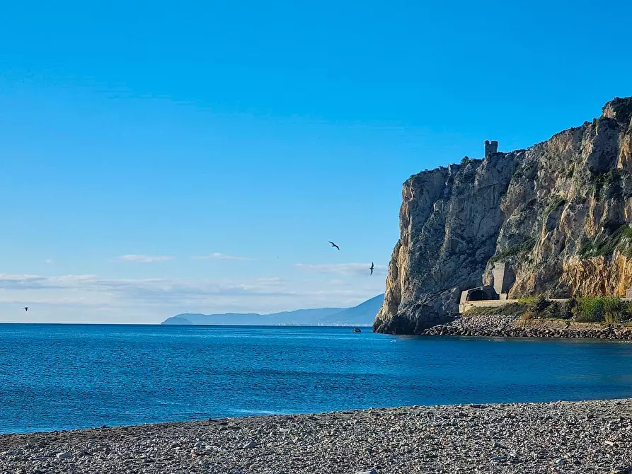Immagine 37 di Appartamento in vendita  in Via Brunenghi a Finale Ligure