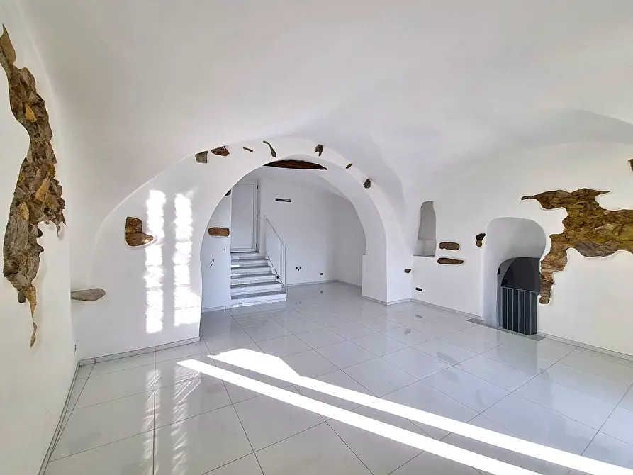 Immagine 2 di Appartamento in vendita  in Piazza San Bartolomeo a Finale Ligure