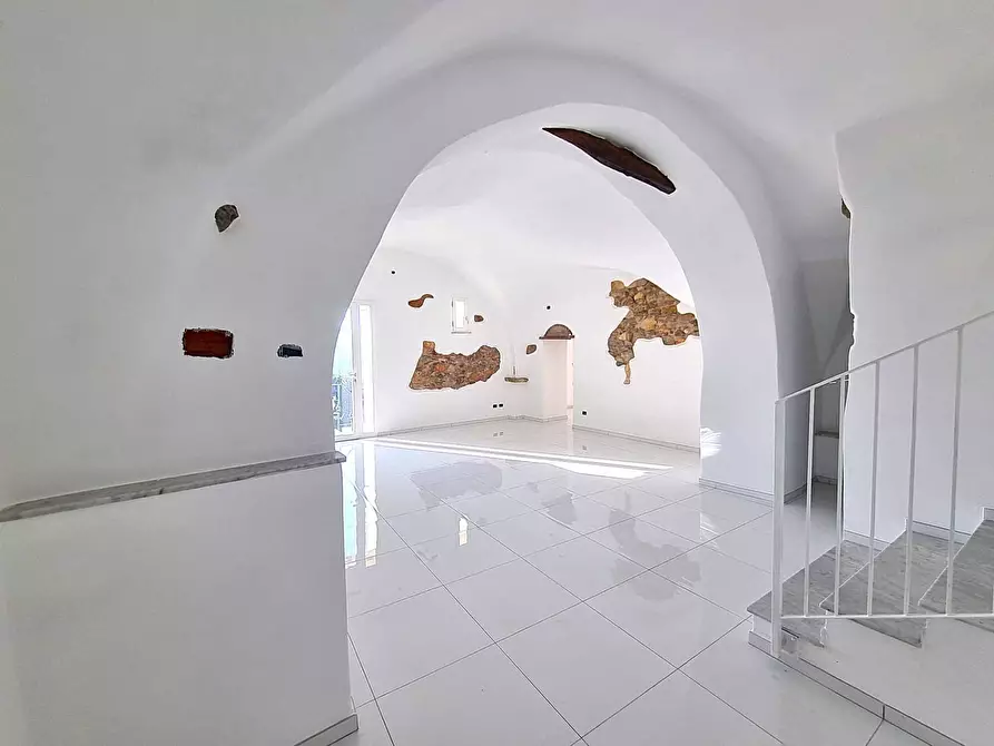 Immagine 5 di Appartamento in vendita  in Piazza San Bartolomeo a Finale Ligure