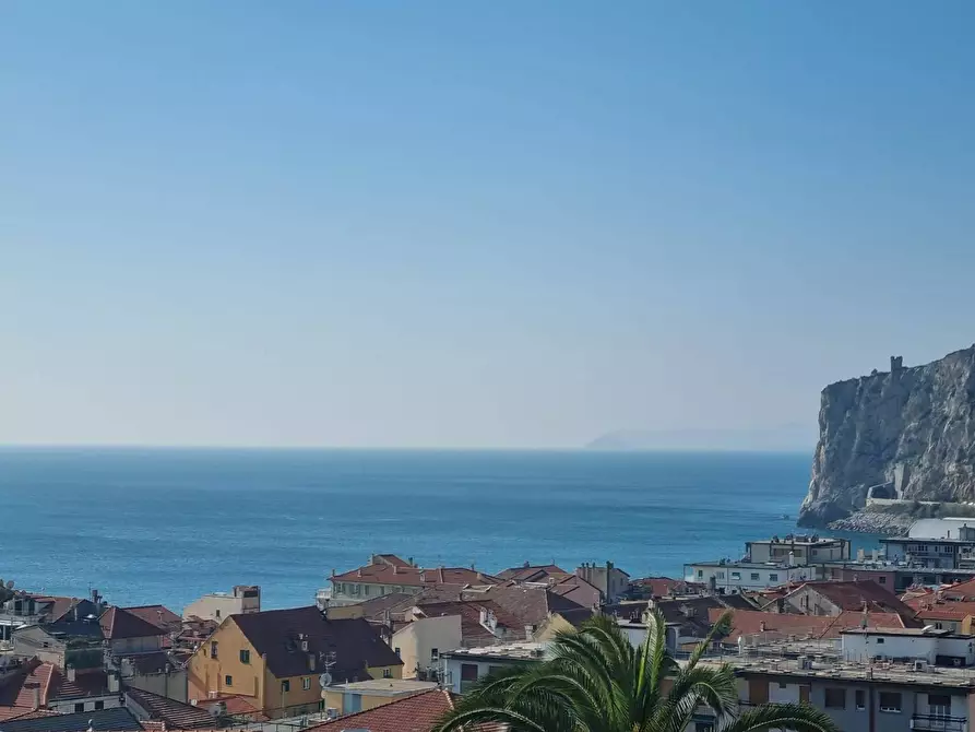 Immagine 10 di Appartamento in vendita  in Via Emo Trinchieri a Finale Ligure